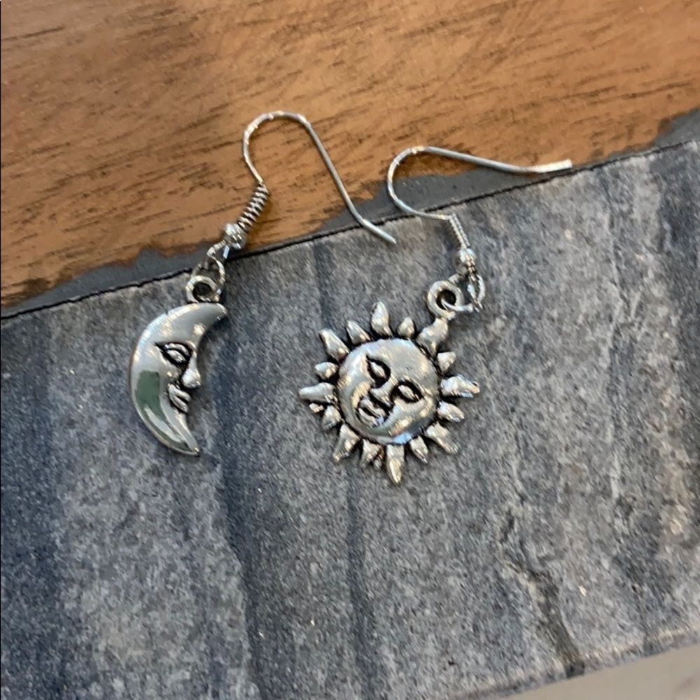 ‎Moon and sun earrings